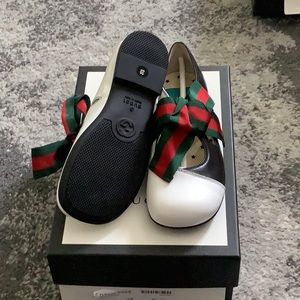 NWT Gucci Kid’s Bow-tied Patent Leather Sandals
